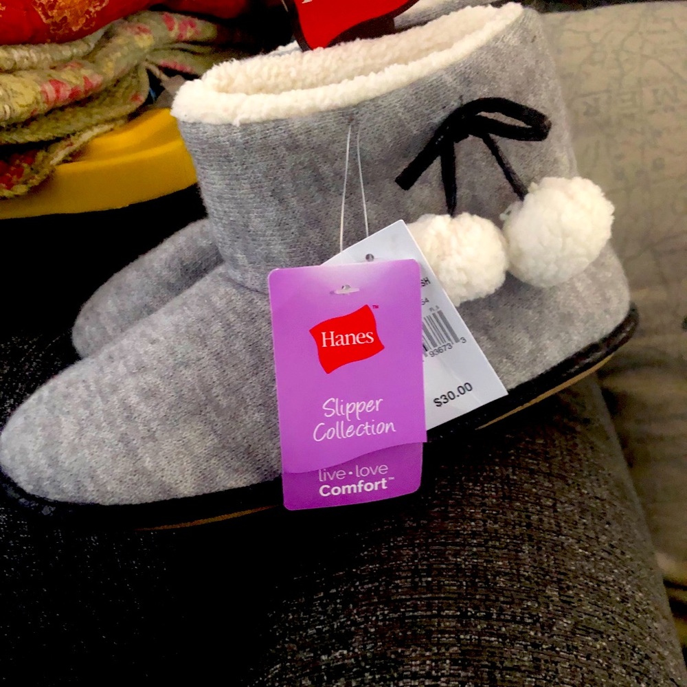 Hanes woman NWT Slippers